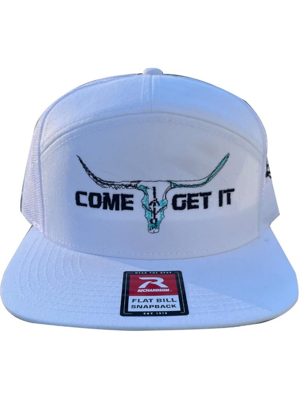 Stylish Leather & Lights 7-Panel Flat Bill Cowboy Hat with Bull Skull Design